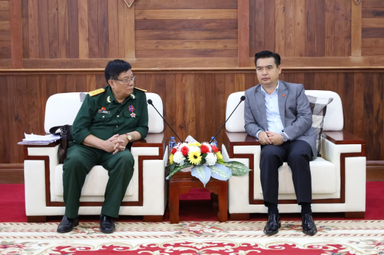 Khammouane Party Secretary Receives Hai Phong Volunteer Veterans Delegation